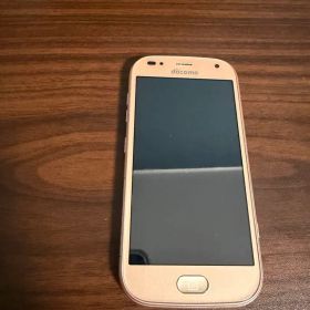 【美品】docomo らくらくスマートフォン me F-01L ゴールド 本体