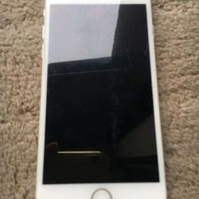 Apple iPhone8 64GB シルバー au simロック解除済 本体