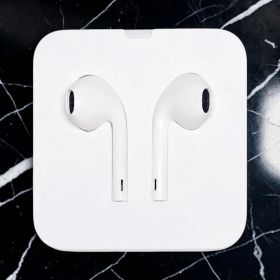 新品 Apple EarPods Lightning 純正 有線イヤホン