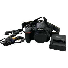 186000 動作確認済み 一眼レフカメラ D5600 充電器付き
