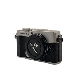 OM SYSTEM(OLYMPUS)◆デジタル一眼カメラ PEN E-P7 14-42mm EZ レンズキット//