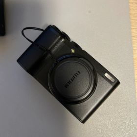 FUJIFILM XF10 ブラック デジタルカメラ 本体