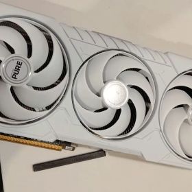 PURE Radeon RX 9070 GAMING OC 16G white