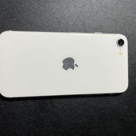 Apple iPhone SE 第3世代 ホワイト 本体