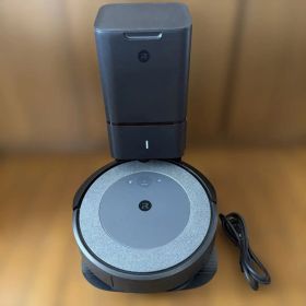 iRobot ルンバ i3 + クリーンベース（自動ゴミ収集機付き）