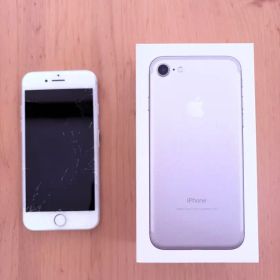 Apple iPhone 7 本体 32GB シルバー 画面割れ