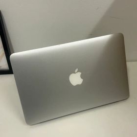 Apple MacBook Air 11-inch Early 2015