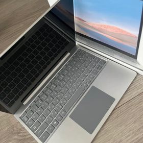 Surface Laptop Go 10th Core i5 64GB