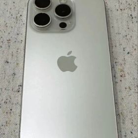 Apple iPhone 15 Pro 本体