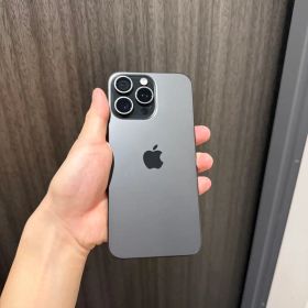 Apple iPhone 15 Pro Max本体 ブラックチタニウム