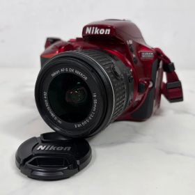【シャッター回数：2,412枚】 Nikon D5500 RED / AF-S DX NIKKOR 18-55mm 1:3.5-5.6 G VR Ⅱ ニコン デジタル一眼レフ カメラ レンズキット レッド 1117K