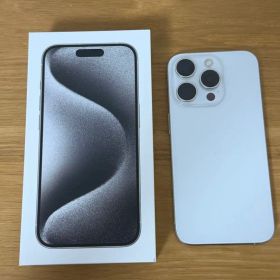 美品 Apple iPhone 15 Pro 128GBホワイトチタニウム