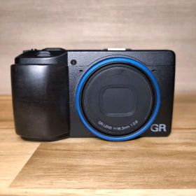 RICOH GRIII コンパクトデジタルカメラ 青リング 純正ケース付き