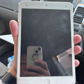 iPad mini 16GB 画面割れジャンク