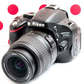 ニコン Nikon D5100❤スマホ転送❤軽量コンパクト❤自由な角度で