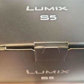 Panasonic LUMIX 標準ズームレンズキット DC-S5K-K