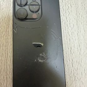 iPhone 15 Pro｜128GB｜ブラック | 背面割れ、画面割れあり
