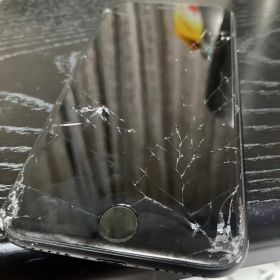 Apple iPhone 7ブラック 本体 ジャンク品