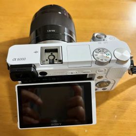 美品】SONY α6000 ホワイトシャッター回数は約1,000 BODY のみ
