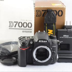 ◾️ ショット数8260回 ◾️ Nikon D7000 ボディ 《 元箱付属 》