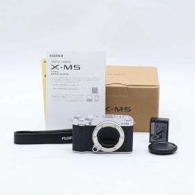ショット数5310回 FUJIFILM X-M5 ボディ シルバー #1158