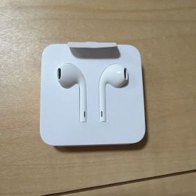 Apple EarPods with 3.5mm Plug