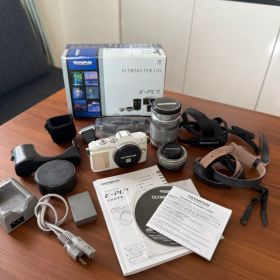 【美品】OLYMPUS PEN Lite E-PL7 ダブルズームキットホワイト