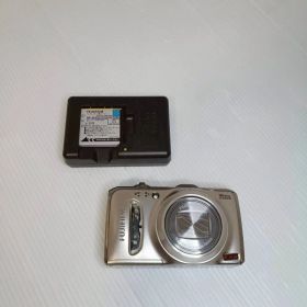 【動作品】FUJIFILM FinePix F550EXR デジカメ