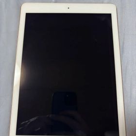 Apple iPad 本体 ゴールド(第6世代）