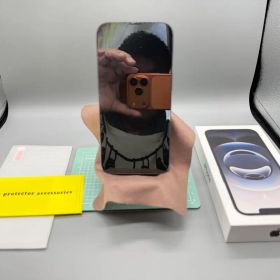 iPhone 16e 128GB バッテリー最大容量100%