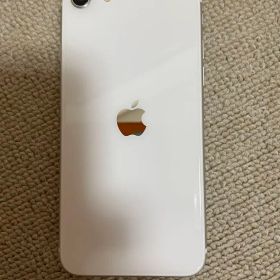 Apple iPhone SE (第2世代)本体 ケース付