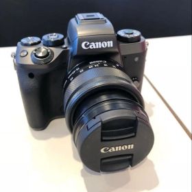 EOS M5