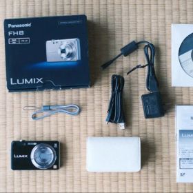 美品 Panasonic LUMIX DMC-FH8 ブラック