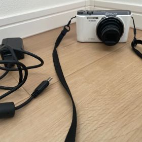 CASIO EXILIM HS EX-ZR1100 ホワイトカラー デジタルカメラ⭐︎値下げしました