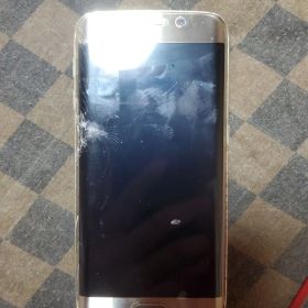 Samsung Galaxy S6 edge docomo 本体64G。