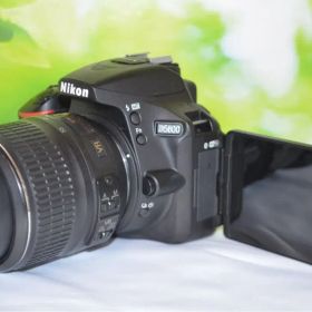 美品★スマホ転送機能付☆Nikon D5600☆
