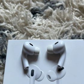 AirPods 第2世代 MV7N2J/A 新品 10,800円 | ネット最安値の価格比較