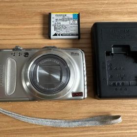 動作品 FUJIFILM FinePix F550EXR デジタルカメラ
