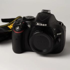 Nikon D5200 デジタル一眼レフカメラ 本体