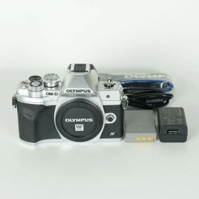 [並品 | シャッター数14,593回] OLYMPUS OM-D E-M10 Mark IV [ボディ シルバー] | マイクロフォーサーズマウント