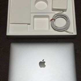 Touch Bar搭載MacBookPro13インチ2017上位4ポートモデル