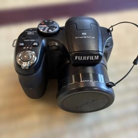 FUJIFILM Finepix S2500HDデジタルカメラ