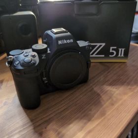 美品 Nikon Z 5II 本体 ミラーレス一眼 おまけつき