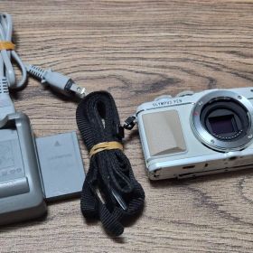 OLYMPUS PEN E-PL7 本体 ミラーレス一眼✨️