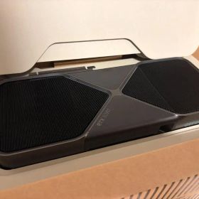 RTX 5090 Founders Edition 本体