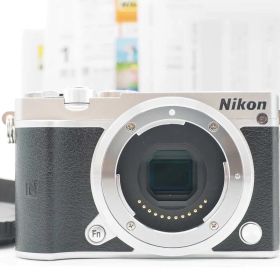 ニコン Nikon 1 J5 20.8MP Digital Camera Silver 3774 Shots 元箱 [良品] #Z6574A
