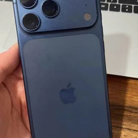 Apple iPhone 17 Pro Max Blue 1TB CA属