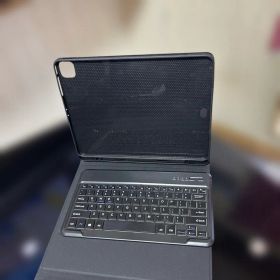 Apple Magic Keyboard 12.9インチ
