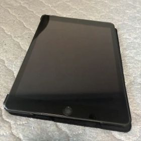 iPad9世代 本体 ブラック カバー付き