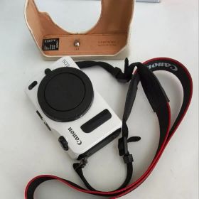 極上品Canon EOSMダブルレンズキット 18-55+22mm単焦点セット